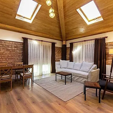 The Nomad Old Apart-hotel