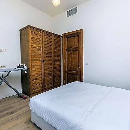 Apart-hotel The Nomad Old 4*