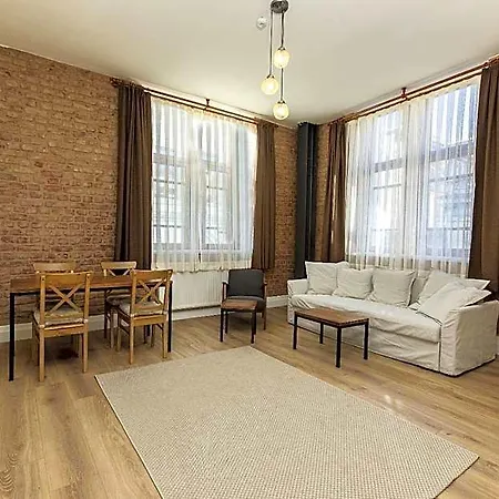 The Nomad Old Apart-hotel